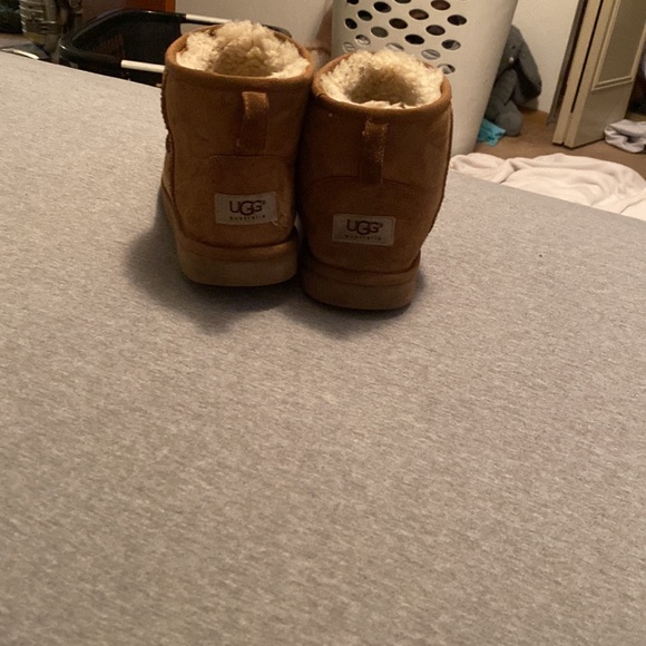 UGG - Picture 3 of 4